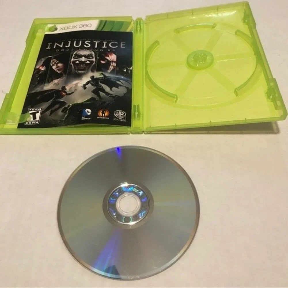 Injustice Gods Among Us (Microsoft Xbox 360, 2013)